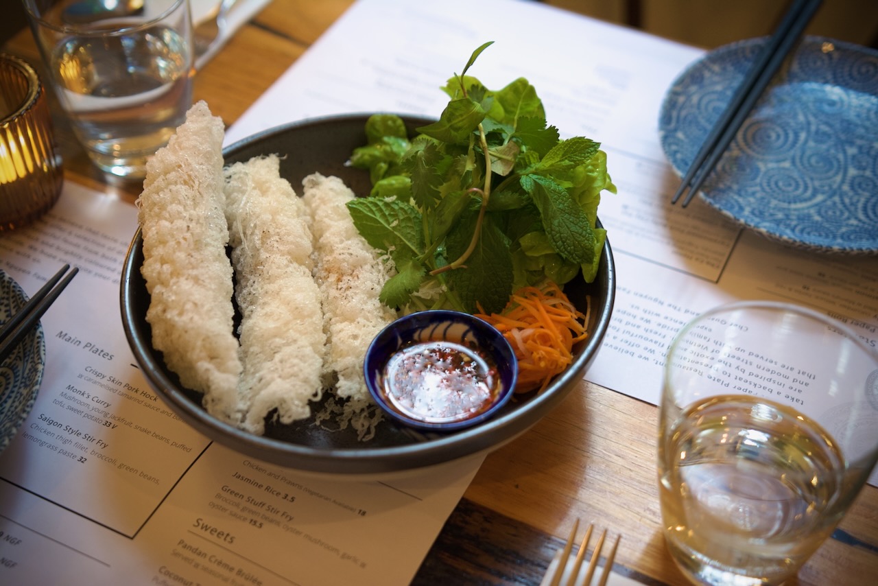 Imperial spring rolls with herbs and dipping sauce